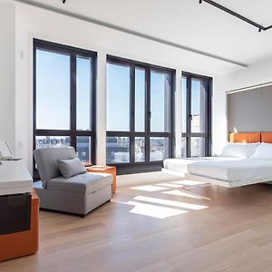 Studio met een King Size Bed op de Bovenverdieping